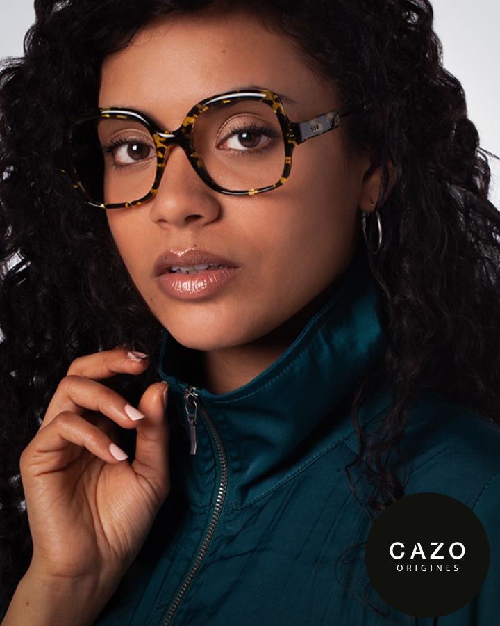 femme qui porte une paire de lunettes Cazo origines en acétate